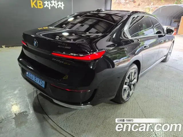 BMW i7 2022 — Photo 3/20