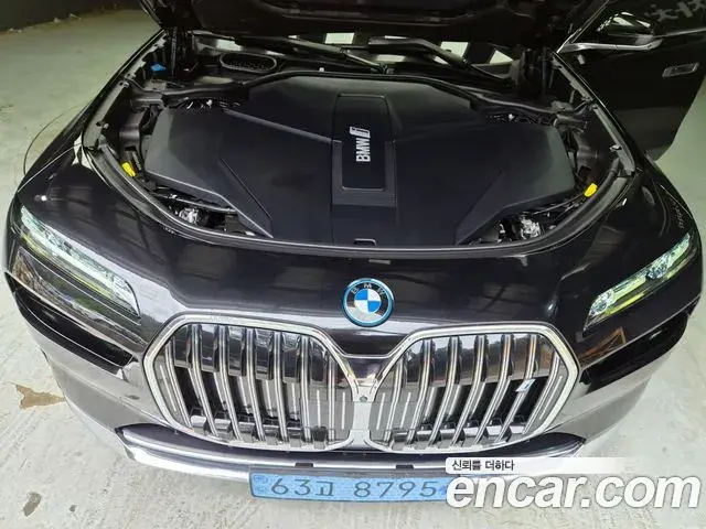 BMW i7 2022 — Photo 8/20