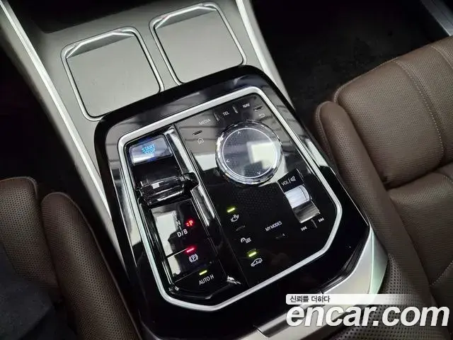 BMW i7 2022 — Photo 19/20