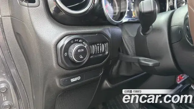 Jeep Gladiator 2021 — Photo 17/32