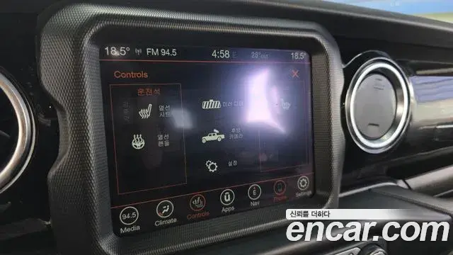 Jeep Gladiator 2021 — Photo 24/32