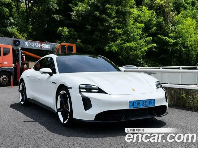 Porsche Taycan 2023 — Photo 6/20