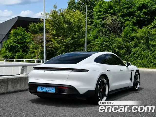 Porsche Taycan 2023 — Photo 3/20