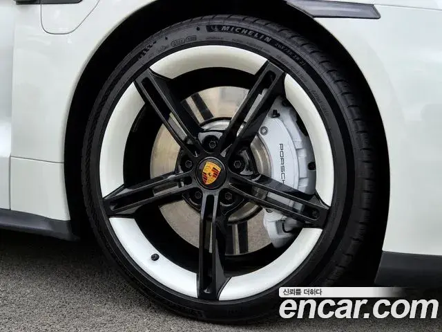 Porsche Taycan 2023 — Photo 15/20
