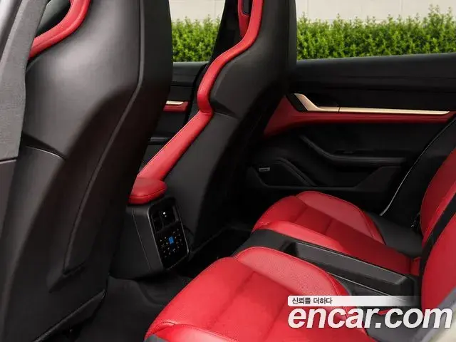 Porsche Taycan 2023 — Photo 19/20