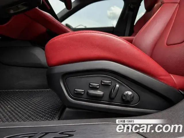 Porsche Taycan 2023 — Photo 14/20