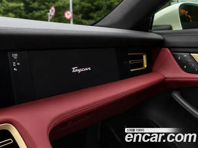 Porsche Taycan 2023 — Photo 2/20