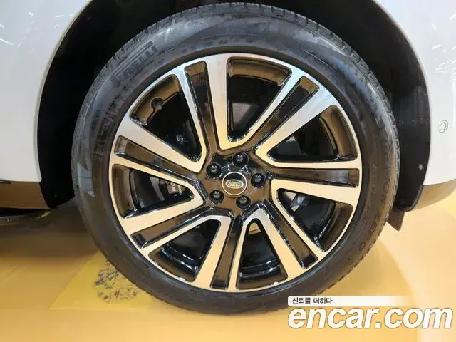 Land Rover Range Rover 2023 — Photo 8/20