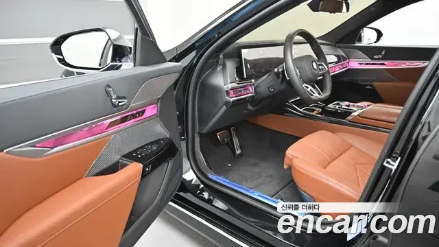 BMW 7 Series 2025 — Фото 11/20