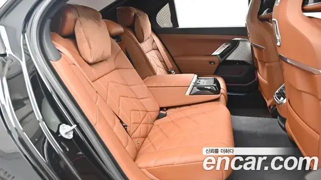 BMW 7 Series 2025 — Фото 12/20