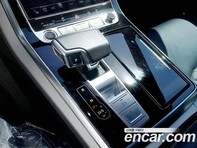 Audi Q8 2021 — ფოტო 4/20