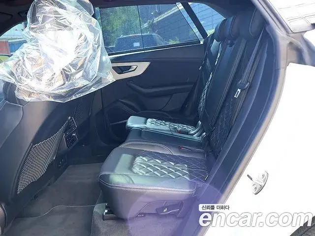 Audi Q8 2021 — ფოტო 18/20