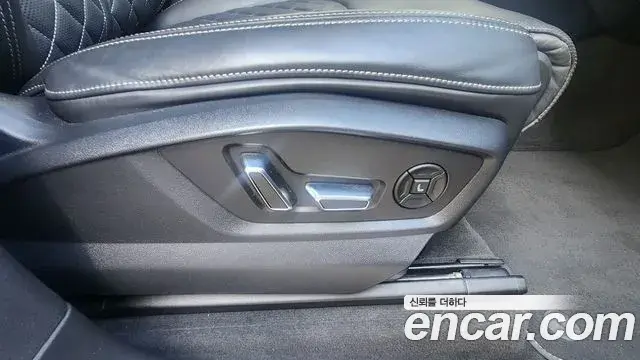Audi Q8 2021 — ფოტო 10/20