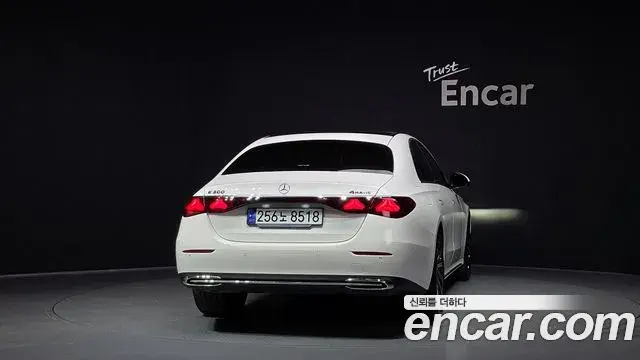 Mercedes-Benz E-Class 2024 — ფოტო 15/33