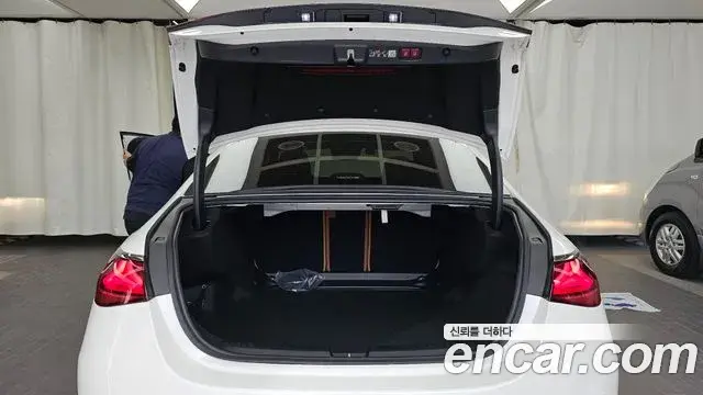 Mercedes-Benz E-Class 2024 — ფოტო 2/33