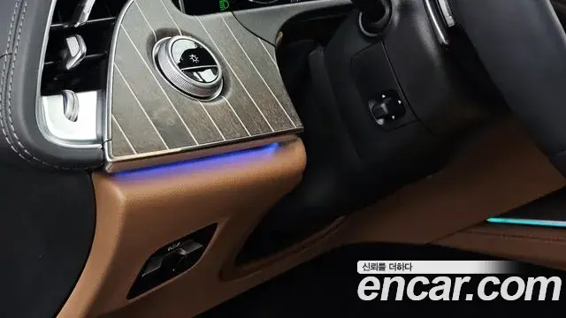 Mercedes-Benz E-Class 2024 — ფოტო 23/33