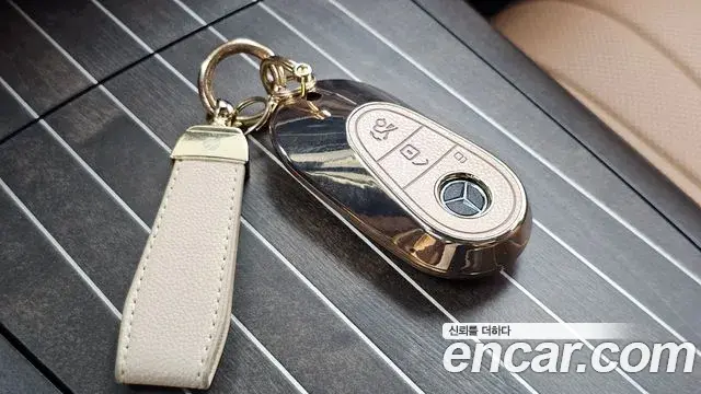 Mercedes-Benz E-Class 2024 — ფოტო 20/33