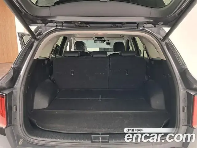 Kia Sorento 2021 — Фото 17/20