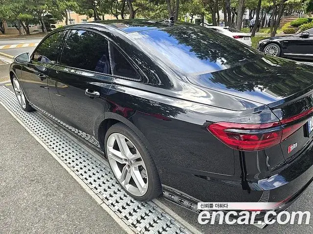 Audi S8 2020 — Şəkil 15/18