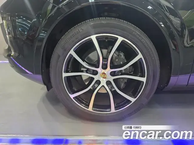 Porsche Cayenne 2023 — Photo 18/20