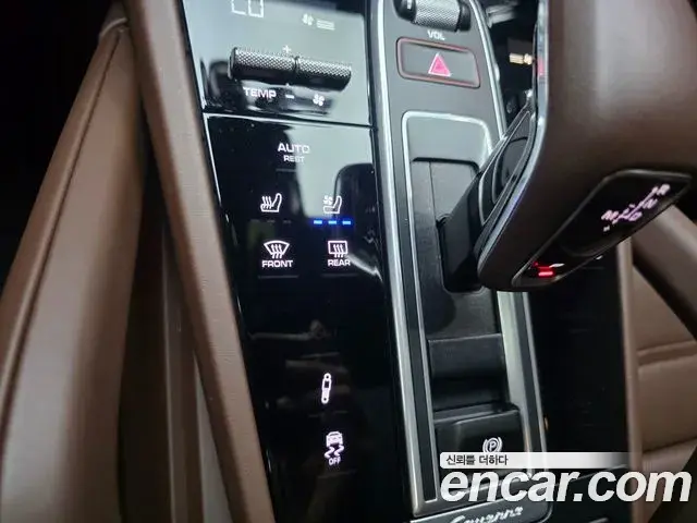 Porsche Cayenne 2023 — Photo 2/20