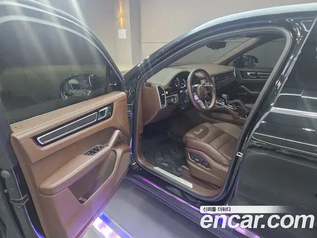 Porsche Cayenne 2023 — Photo 15/20