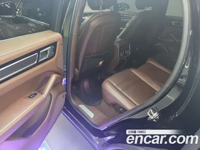 Porsche Cayenne 2023 — Photo 16/20
