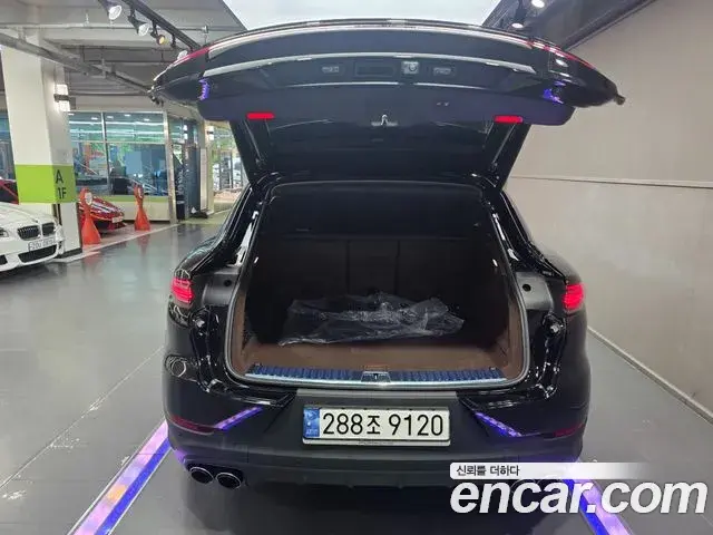 Porsche Cayenne 2023 — Photo 5/20