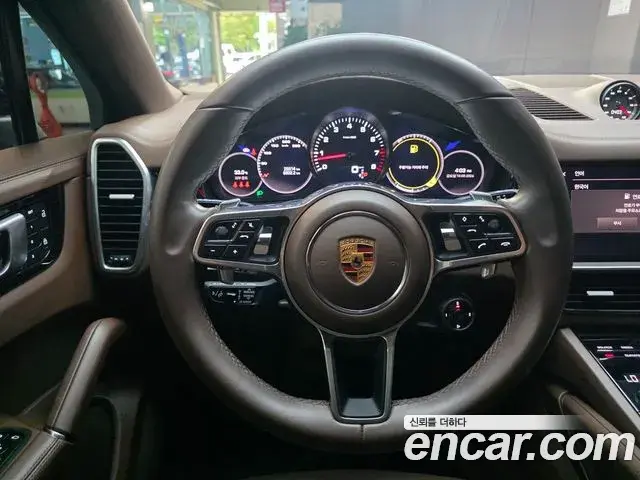 Porsche Cayenne 2023 — Photo 13/20