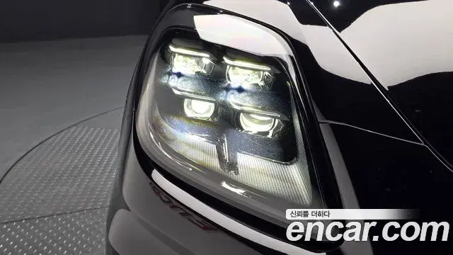Porsche Panamera 2025 — Şəkil 30/31