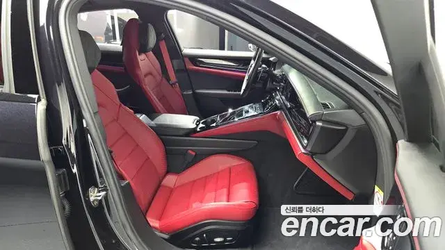 Porsche Panamera 2025 — Şəkil 28/31