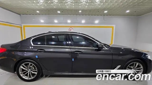 BMW 5 Series 2020 — Фото 10/20