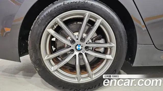 BMW 5 Series 2020 — Фото 19/20