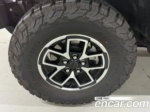 Jeep Wrangler 2025 — ფოტო 19/20