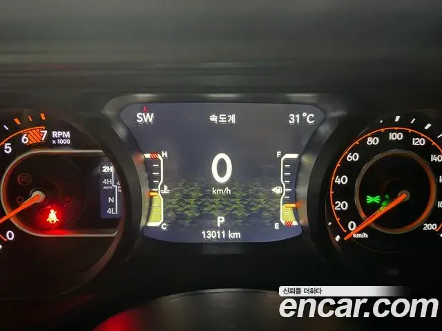 Jeep Wrangler 2025 — ფოტო 18/20