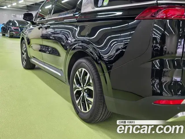 Kia Carnival 2023 — Photo 19/20