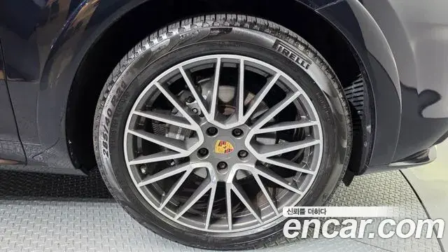 Porsche Cayenne 2019 — Photo 19/20