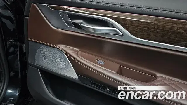 BMW 7 Series 2022 — ფოტო 24/42