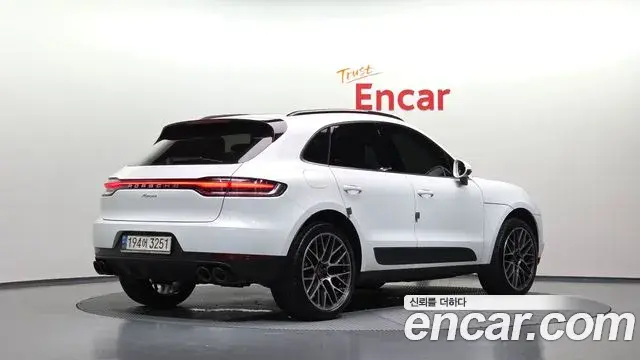Porsche Macan 2021 — ფოტო 11/34