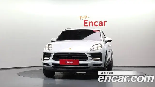 Porsche Macan 2021 — ფოტო 27/34