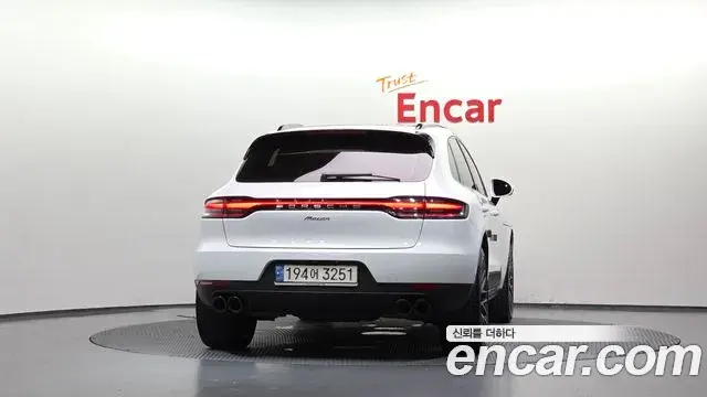 Porsche Macan 2021 — ფოტო 23/34
