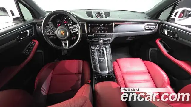Porsche Macan 2021 — ფოტო 12/34
