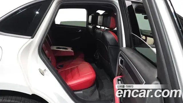 Porsche Macan 2021 — ფოტო 19/34