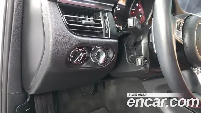 Porsche Macan 2021 — ფოტო 28/34