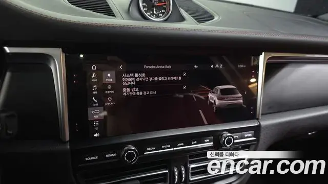 Porsche Macan 2021 — ფოტო 20/34