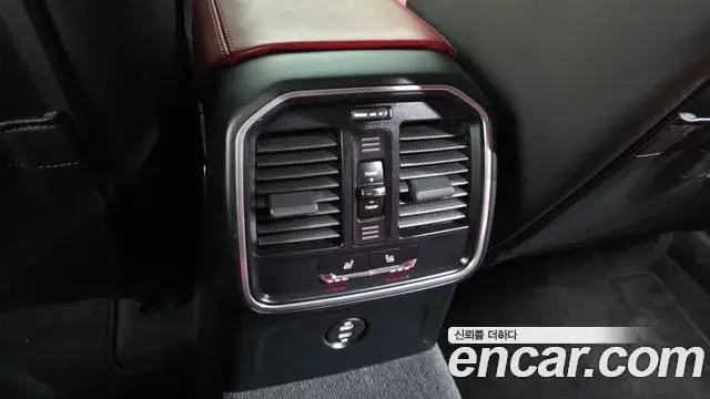 Porsche Macan 2021 — ფოტო 22/34