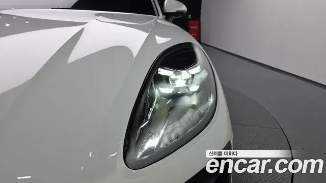 Porsche Macan 2021 — ფოტო 9/34