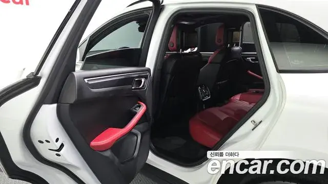 Porsche Macan 2021 — ფოტო 21/34