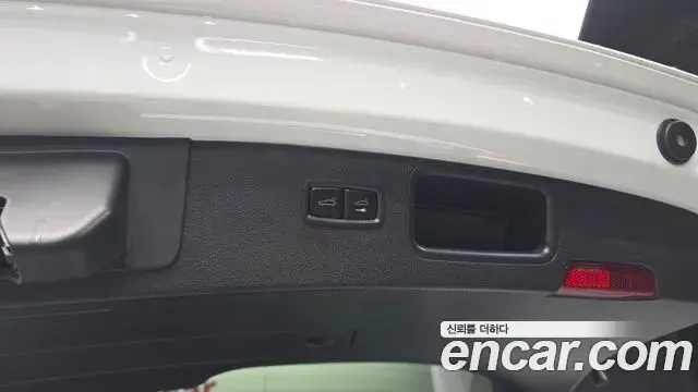 Porsche Macan 2021 — ფოტო 14/34