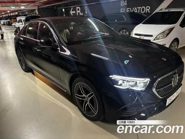 Mercedes-Benz E-Class 2025 — Photo 5/15